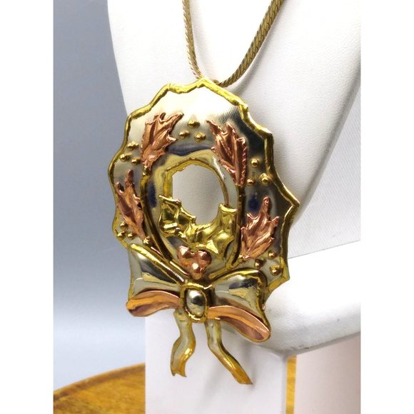 Vintage Mixed Metals Wreath Pendant Brooch, Oversized Christmas Winter Holiday - Picture 4 of 5